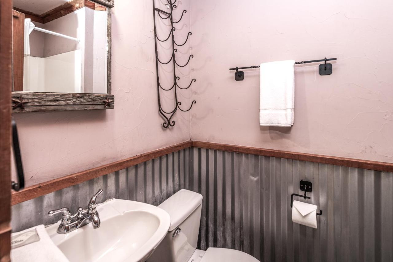Apache Village 9, Queen Bed, Midtown, Pet Friendly, Sleeps 2 Ruidoso Eksteriør billede